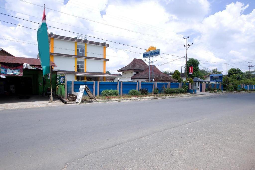 Oyo 3207 Hotel Gracia Bandar Lampung Exterior photo